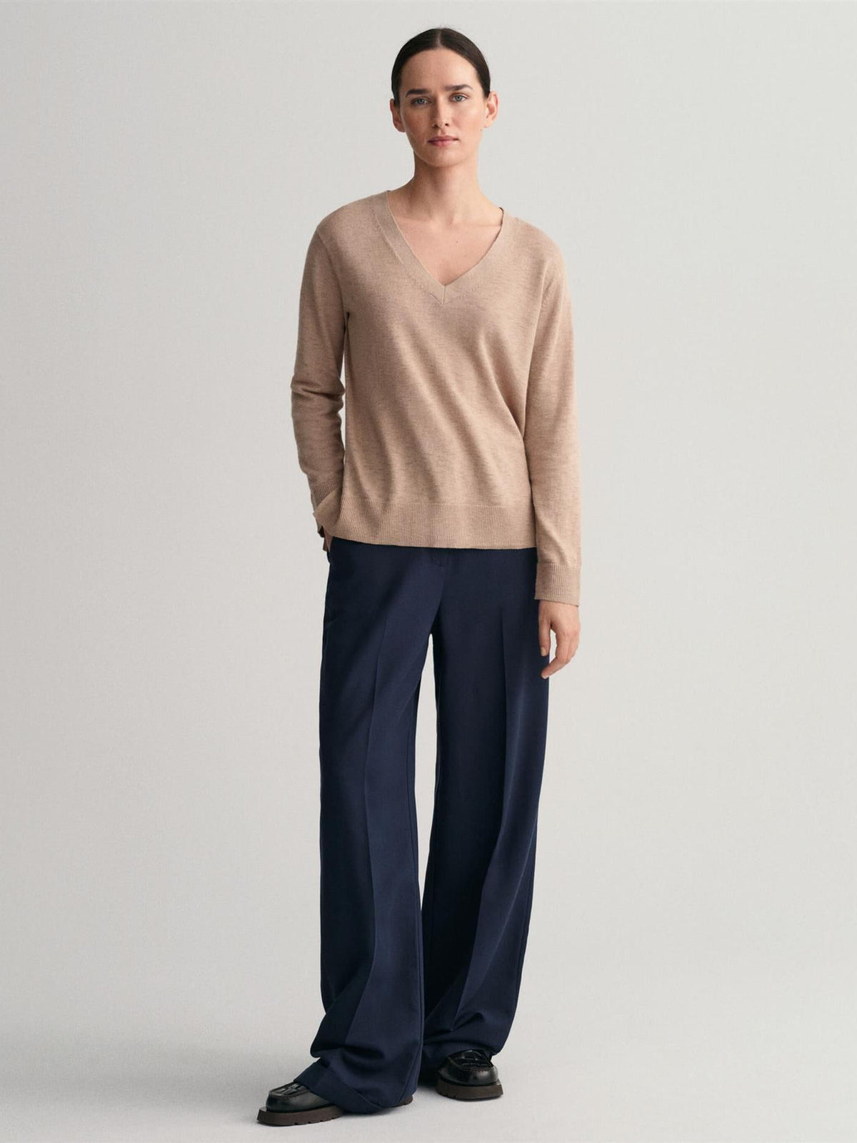 LINEN-BLEND V-NECK-Strikk-Gant-Aandahls
