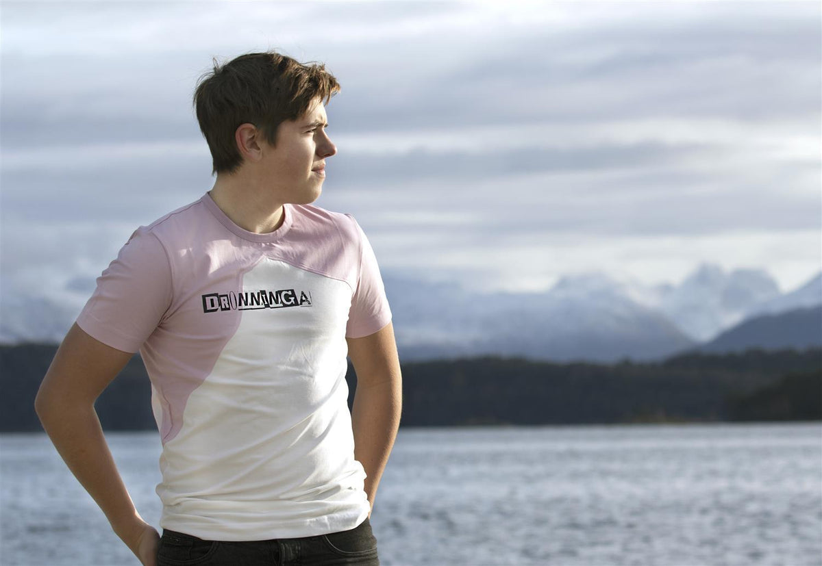 FJELL T-shirt- Dronninga-T-shirts-Trude Nistad-Aandahls
