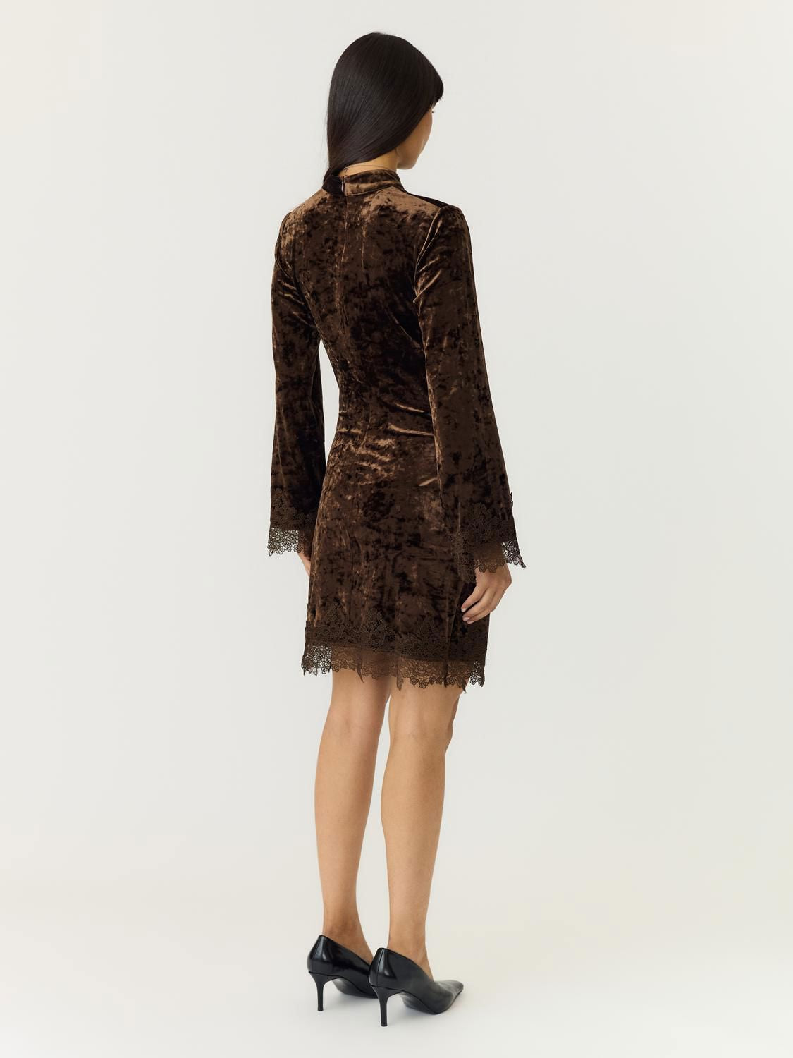 Yasvellia Ls Short Lace Dress.- Show